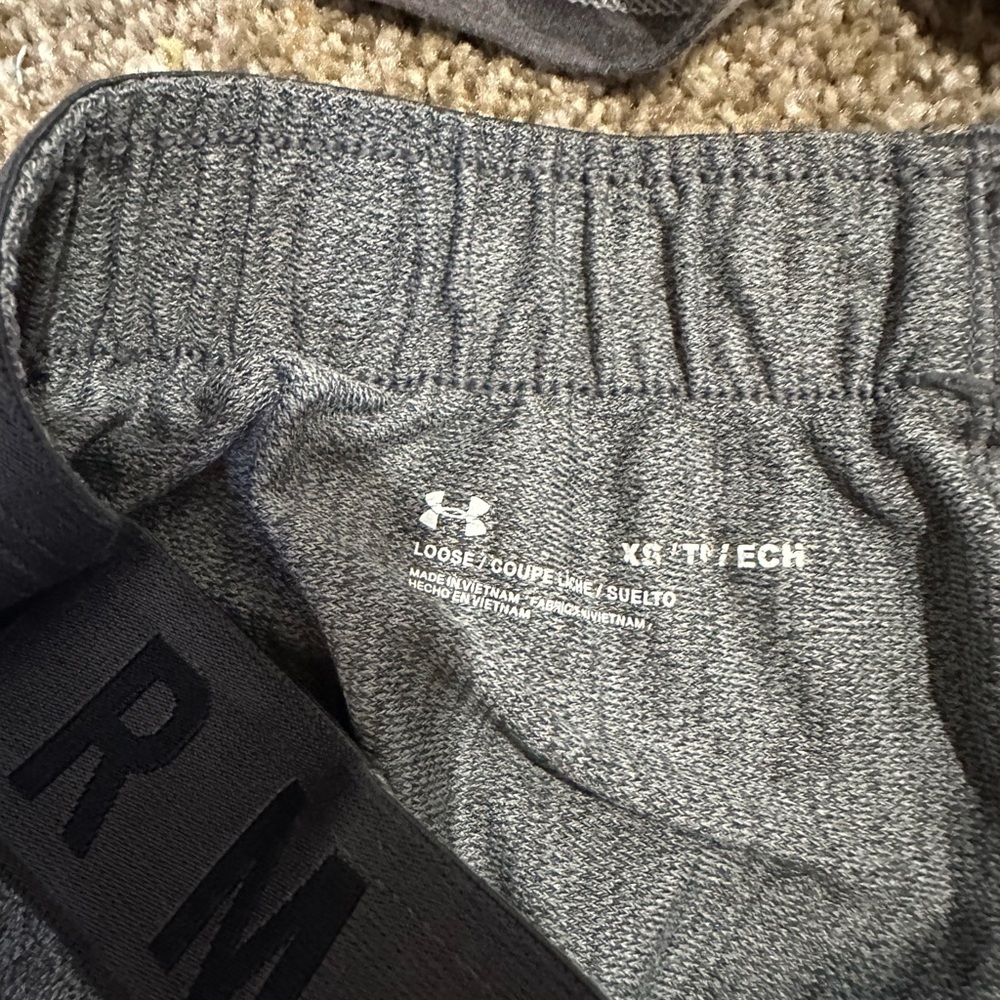 Camouflage and Charcoal Shorts Duo vs pink and under armour. - Picture 6 of 7